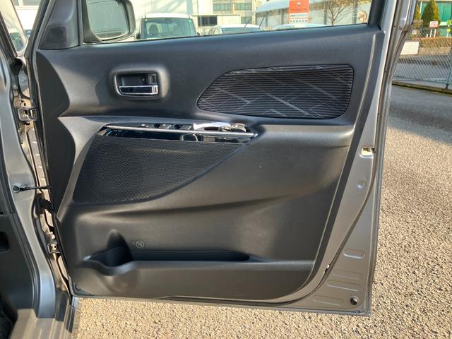 �^�]�ȃh�A������