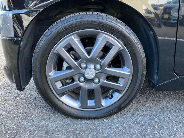 デリカミニ Ｇ　プレミアム　両側電動スライドドア・リヤビューモニター　Ａクルコン　シートヒーター　ベンチシート　エアコン　コーナーセンサー　パワステ　アルミホイール　キーレスエントリー　エアバッグ　スマートキー　寒冷地仕様（13枚目）