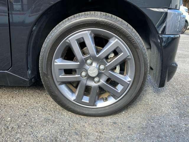 デリカミニ Ｇ　プレミアム　両側電動スライドドア・リヤビューモニター　Ａクルコン　シートヒーター　ベンチシート　エアコン　コーナーセンサー　パワステ　アルミホイール　キーレスエントリー　エアバッグ　スマートキー　寒冷地仕様（14枚目）