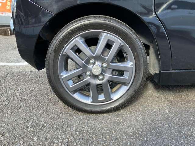 デリカミニ Ｇ　プレミアム　両側電動スライドドア・リヤビューモニター　Ａクルコン　シートヒーター　ベンチシート　エアコン　コーナーセンサー　パワステ　アルミホイール　キーレスエントリー　エアバッグ　スマートキー　寒冷地仕様（15枚目）