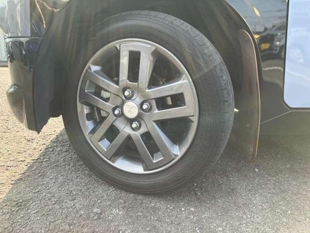 デリカミニ Ｔ　プレミアム　スマホ連携ディスプレイオーディオ・全方位　Ｃソナー　アルミ　ＦＣＭ　ターボ付　アイドリングＳ　オートエアコン　盗難防止システム　ＥＴＣ　スマートキー　ベンチシート　Ｓヒーター　横滑り防止機能　寒冷地（11枚目）