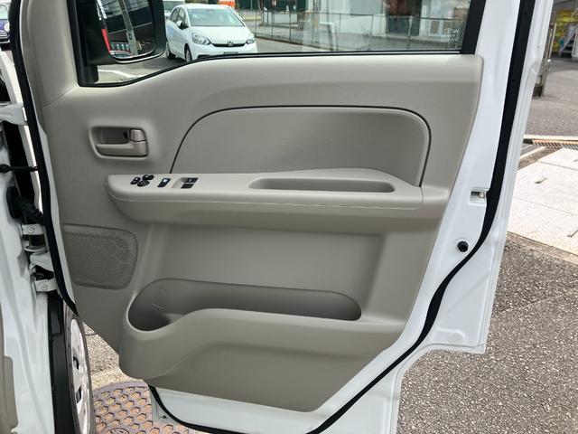 �^�]�ȃh�A������