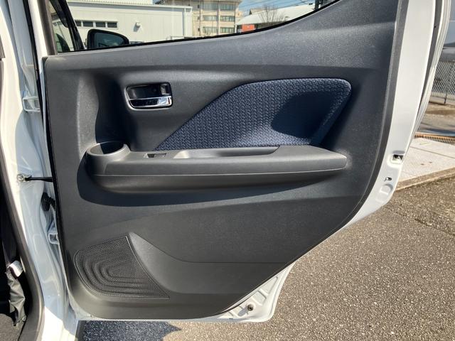 �^�]�ȃh�A������