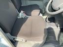 運転席座面も綺麗です。