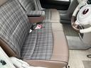 運転席座面も綺麗です。