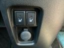 運転席助手席にシートヒーターついています。寒い冬に嬉しい装備ですね☆
