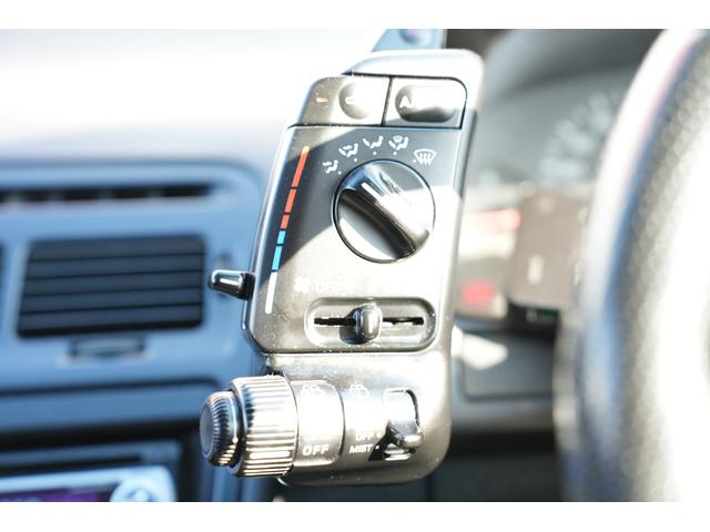 �I�[�g�G�A�R�����t���Ă��āA�ԓ��̉��x�����K�ɕۂ��Ă���܂��B