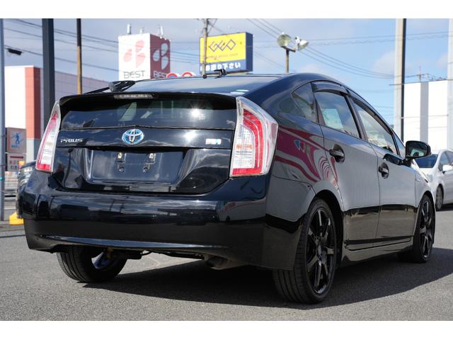 プリウス Ｇ　Ｂｌｕｅｔｏｏｔｈ接続　ＰＷ　社外アルミホイール　電格ミラー　キーフリー　社外ナビ　ＴＶ　電動シート　バックカメラ　ＥＴＣ　ダウンサス　ステアリングリモコン（12枚目）