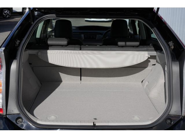 プリウス Ｇ　Ｂｌｕｅｔｏｏｔｈ接続　ＰＷ　社外アルミホイール　電格ミラー　キーフリー　社外ナビ　ＴＶ　電動シート　バックカメラ　ＥＴＣ　ダウンサス　ステアリングリモコン（13枚目）