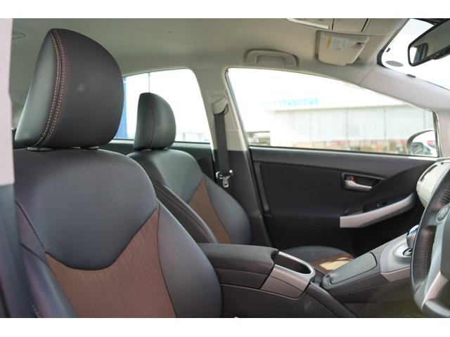 プリウス Ｇ　Ｂｌｕｅｔｏｏｔｈ接続　ＰＷ　社外アルミホイール　電格ミラー　キーフリー　社外ナビ　ＴＶ　電動シート　バックカメラ　ＥＴＣ　ダウンサス　ステアリングリモコン（15枚目）