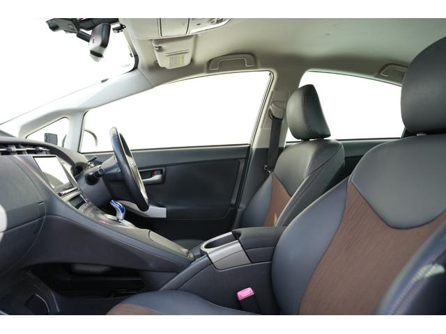 プリウス Ｇ　Ｂｌｕｅｔｏｏｔｈ接続　ＰＷ　社外アルミホイール　電格ミラー　キーフリー　社外ナビ　ＴＶ　電動シート　バックカメラ　ＥＴＣ　ダウンサス　ステアリングリモコン（17枚目）