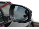 隣の車線を走る車両をレーダーで検知しドアミラーでは確認しにくい後側方エリアに存在する車両に加えて急接近してくる車両も検知します。車両を検知するとドアミラーに搭載されたLEDインジケーターが点灯します。