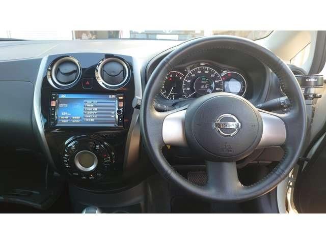 ノート メダリスト　禁煙車　車検２年付　ナビ地デジＴＶ　アラウンドビューモニター　ＥＴＣ　インテリジェントキー　プッシュスターター　純正アルミホイール　アイドリングストップ　横滑り防止装置（2枚目）