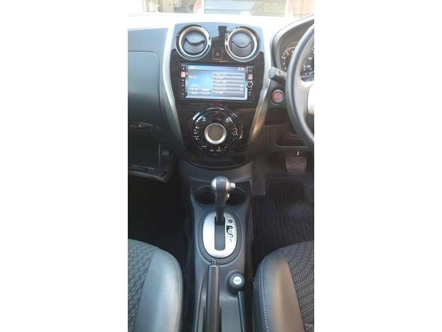 ノート メダリスト　禁煙車　車検２年付　ナビ地デジＴＶ　アラウンドビューモニター　ＥＴＣ　インテリジェントキー　プッシュスターター　純正アルミホイール　アイドリングストップ　横滑り防止装置（3枚目）