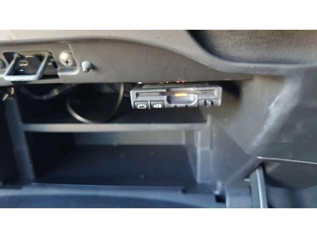 ノート メダリスト　禁煙車　車検２年付　ナビ地デジＴＶ　アラウンドビューモニター　ＥＴＣ　インテリジェントキー　プッシュスターター　純正アルミホイール　アイドリングストップ　横滑り防止装置（6枚目）