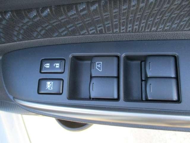 ノート メダリスト　禁煙車　車検２年付　ナビ地デジＴＶ　アラウンドビューモニター　ＥＴＣ　インテリジェントキー　プッシュスターター　純正アルミホイール　アイドリングストップ　横滑り防止装置（8枚目）