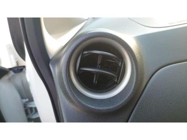 ノート メダリスト　禁煙車　車検２年付　ナビ地デジＴＶ　アラウンドビューモニター　ＥＴＣ　インテリジェントキー　プッシュスターター　純正アルミホイール　アイドリングストップ　横滑り防止装置（9枚目）