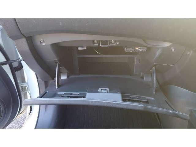 ノート メダリスト　禁煙車　車検２年付　ナビ地デジＴＶ　アラウンドビューモニター　ＥＴＣ　インテリジェントキー　プッシュスターター　純正アルミホイール　アイドリングストップ　横滑り防止装置（10枚目）