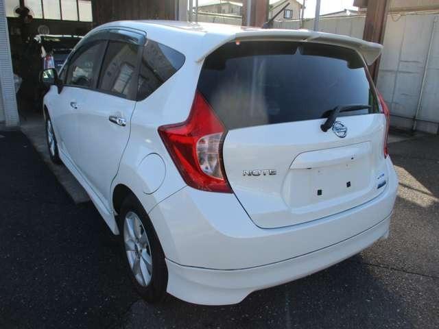 ノート メダリスト　禁煙車　車検２年付　ナビ地デジＴＶ　アラウンドビューモニター　ＥＴＣ　インテリジェントキー　プッシュスターター　純正アルミホイール　アイドリングストップ　横滑り防止装置（22枚目）