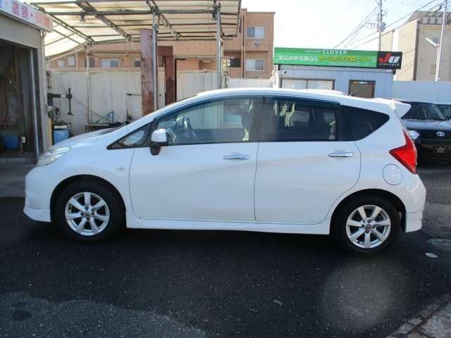 ノート メダリスト　禁煙車　車検２年付　ナビ地デジＴＶ　アラウンドビューモニター　ＥＴＣ　インテリジェントキー　プッシュスターター　純正アルミホイール　アイドリングストップ　横滑り防止装置（23枚目）