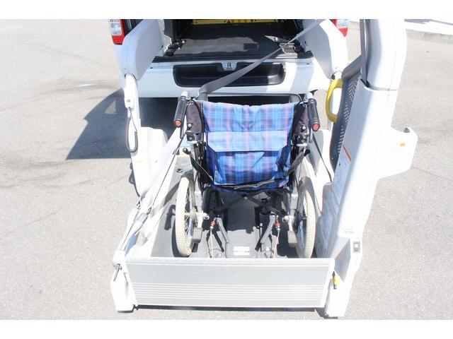 福祉車両 電動リアリフト 電動車いす固定 補助手すり(8枚目)