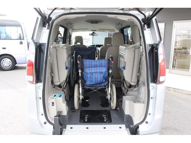 チェアキャブ スロープ 車いす2台固定 エマブレ 純正ナビ(6枚目)