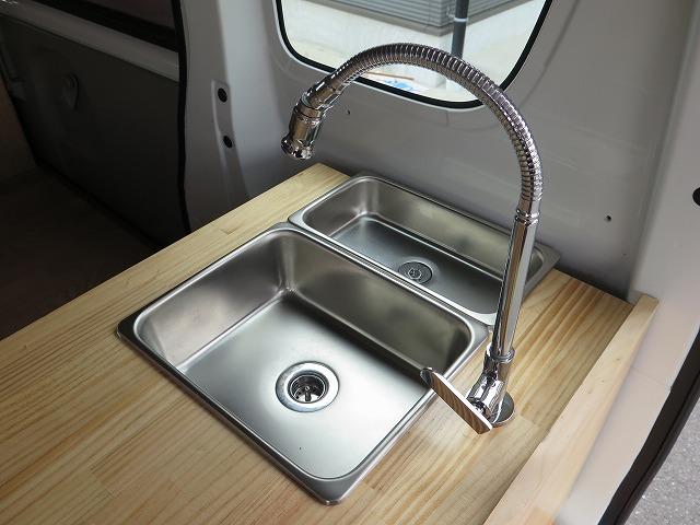 移動販売車 キッチンカー フレンチバス仕様 オールペイント ケータリングカー 8ナンバー エアロパーツ 販売用テーブル 2槽シンク 給排水タンク 3連収納ボックス 100Vコンセント 運転席背板 キーレス(10枚目)