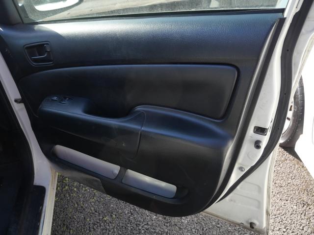 ���X�́h���E���E��E��h�́A���O���̎d�グ�ł��B�V�[�g�́A�Ԃ�����O���āA�O��I�ɐ�򂵂܂��B�V�[�g�ɕt�����L���≘��A�ԓ��̂��ݓ����A�O��I�Ɏ�菜���܂��B�ʐ^�ł�������悤�ɁA�Y��ł��B