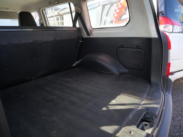 ���X�́h���E���E��E��h�́A���O���̎d�グ�ł��B�V�[�g�́A�Ԃ�����O���āA�O��I�ɐ�򂵂܂��B�V�[�g�ɕt�����L���≘��A�ԓ��̂��ݓ����A�O��I�Ɏ�菜���܂��B�ʐ^�ł�������悤�ɁA�Y��ł��B