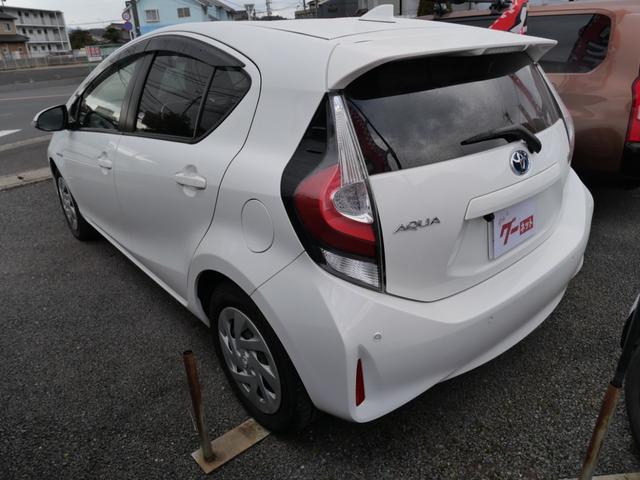 アクア Ｓ　キーレスエントリー　ナビ　フルセグ　バックモニター　オートエアコン　ＥＴＣ　トラクションコントロール　電動格納ミラー　パワーステアリング（5枚目）