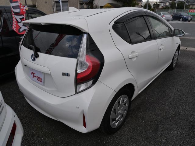 アクア Ｓ　キーレスエントリー　ナビ　フルセグ　バックモニター　オートエアコン　ＥＴＣ　トラクションコントロール　電動格納ミラー　パワーステアリング（6枚目）