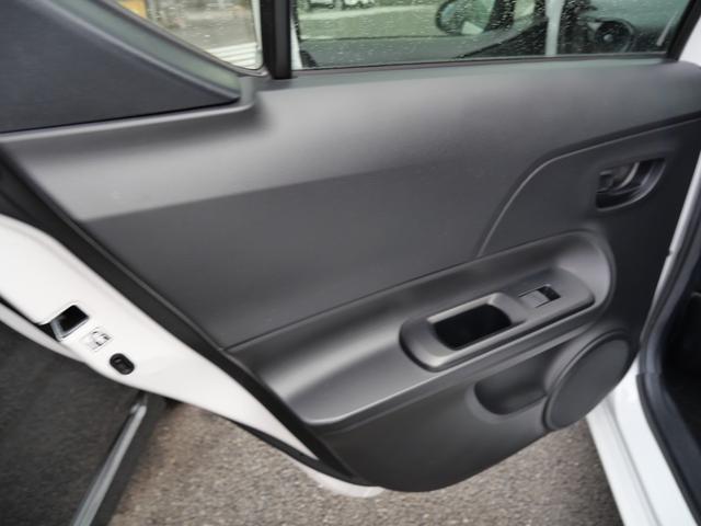 アクア Ｓ　キーレスエントリー　ナビ　フルセグ　バックモニター　オートエアコン　ＥＴＣ　トラクションコントロール　電動格納ミラー　パワーステアリング（14枚目）