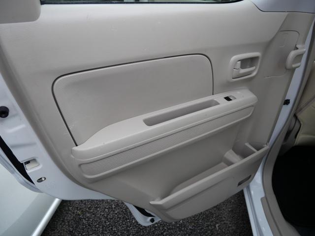 ���X�́h���E���E��E��h�́A���O���̎d�グ�ł��B�V�[�g�́A�Ԃ�����O���āA�O��I�ɐ�򂵂܂��B�V�[�g�ɕt�����L���≘��A�ԓ��̂��ݓ����A�O��I�Ɏ�菜���܂��B�ʐ^�ł�������悤�ɁA�Y��ł��B