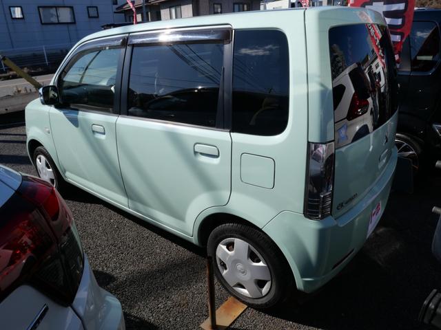 ���X�́h���E���E��E��h�́A���O���̎d�グ�ł��B�V�[�g�́A�Ԃ�����O���āA�O��I�ɐ�򂵂܂��B�V�[�g�ɕt�����L���≘��A�ԓ��̂��ݓ����A�O��I�Ɏ�菜���܂��B�ʐ^�ł�������悤�ɁA�Y��ł��B