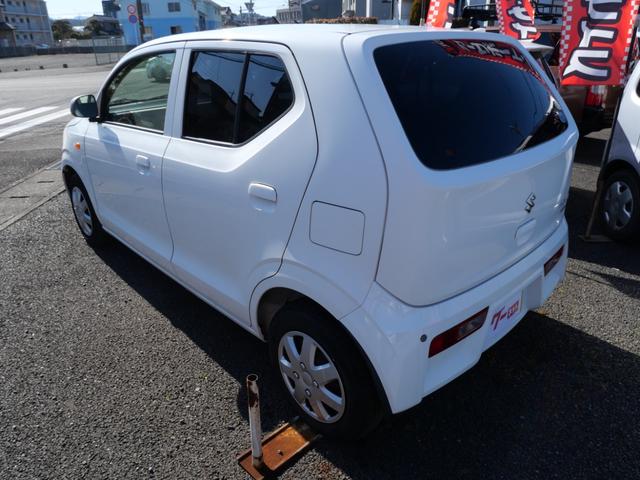 アルト Ｌ　キーレスエントリー　ＣＤ　エアコン　パワーステアリング　パワーウィンドウ　Ｗエアバッグ　シートヒーター　アイドリングストップ　トラクションコントロール　プライバシーガラス　セキュリティ（5枚目）