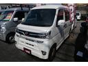 当店の”こ・だ・わ・り”は、内外装の仕上げです。シートは、車から取り外して、徹底的に洗浄します。シートに付いた臭いや汚れ、車内のごみ等を、徹底的に取り除きます。写真でも分かるように、綺麗です。