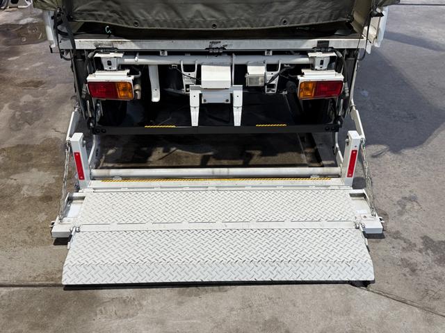 ハイゼットトラック 　コンパクトテールリフト／昇降ゲート耐荷重２００ｋｇ／リモコン／幌車／禁煙車／パワステ／エアコン／バッテリー新品／ファンベルトクーラーベルト新品／コーティング施工済／全国対応（21枚目）