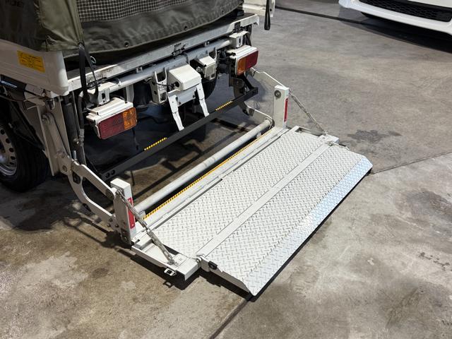 ハイゼットトラック 　コンパクトテールリフト／昇降ゲート耐荷重２００ｋｇ／リモコン／幌車／禁煙車／パワステ／エアコン／バッテリー新品／ファンベルトクーラーベルト新品／コーティング施工済／全国対応（22枚目）