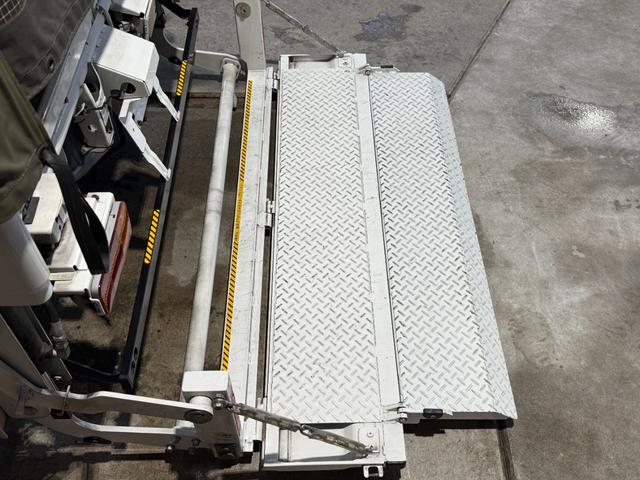 ハイゼットトラック 　コンパクトテールリフト／昇降ゲート耐荷重２００ｋｇ／リモコン／幌車／禁煙車／パワステ／エアコン／バッテリー新品／ファンベルトクーラーベルト新品／コーティング施工済／全国対応（24枚目）