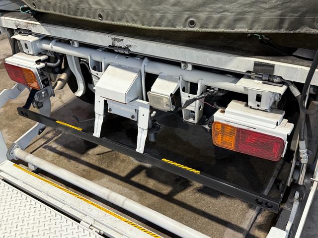 ハイゼットトラック 　コンパクトテールリフト／昇降ゲート耐荷重２００ｋｇ／リモコン／幌車／禁煙車／パワステ／エアコン／バッテリー新品／ファンベルトクーラーベルト新品／コーティング施工済／全国対応（26枚目）