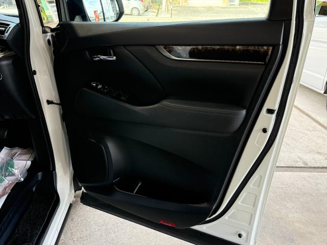 アルファード ２．５Ｓ　タイプゴールドＩＩＩ　ツインムーンルーフ／純正ナビ／ＣＯ／ＤＶＤ／ＴＶ／ＢＬＵＥＴＯＯＴＨ／バックカメラ／デジタルインナーミラー／ＥＴＣ／ドライブレコーダー／電動バックドア／両側電動スライドドア／全国対応／コーティング施工（42枚目）