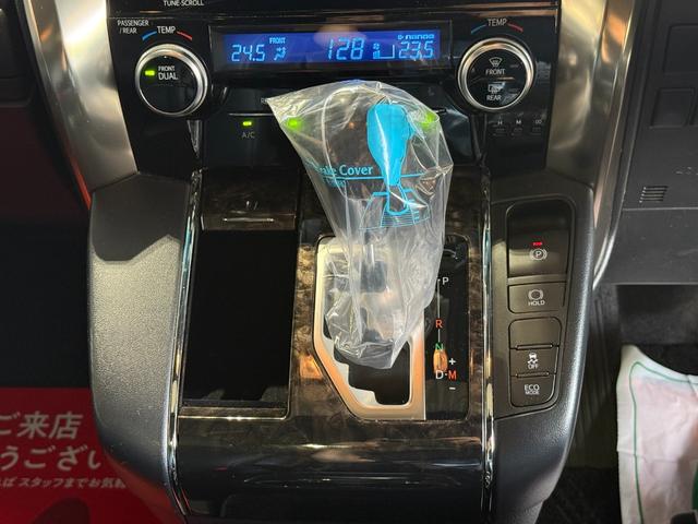 アルファード ２．５Ｓ　タイプゴールドＩＩＩ　ツインムーンルーフ／純正ナビ／ＣＯ／ＤＶＤ／ＴＶ／ＢＬＵＥＴＯＯＴＨ／バックカメラ／デジタルインナーミラー／ＥＴＣ／ドライブレコーダー／電動バックドア／両側電動スライドドア／全国対応／コーティング施工（55枚目）