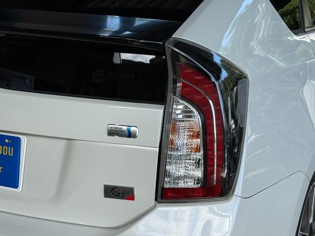 プリウス Ｓツーリングセレクション・Ｇ’ｓ　フルセグＴＶ／ナビ／ＢＬＵＥＴＯＯＴＨ／バックカメラ／ＥＴＣ／純正ＧＳアルミホイール／禁煙車／全国対応／コーティング施工（16枚目）