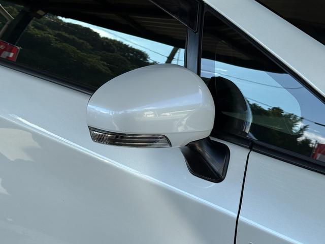 プリウス Ｓツーリングセレクション・Ｇ’ｓ　フルセグＴＶ／ナビ／ＢＬＵＥＴＯＯＴＨ／バックカメラ／ＥＴＣ／純正ＧＳアルミホイール／禁煙車／全国対応／コーティング施工（20枚目）