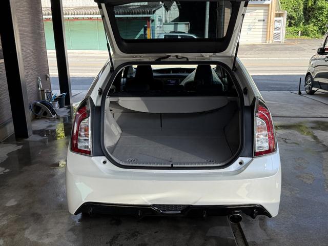 プリウス Ｓツーリングセレクション・Ｇ’ｓ　フルセグＴＶ／ナビ／ＢＬＵＥＴＯＯＴＨ／バックカメラ／ＥＴＣ／純正ＧＳアルミホイール／禁煙車／全国対応／コーティング施工（25枚目）