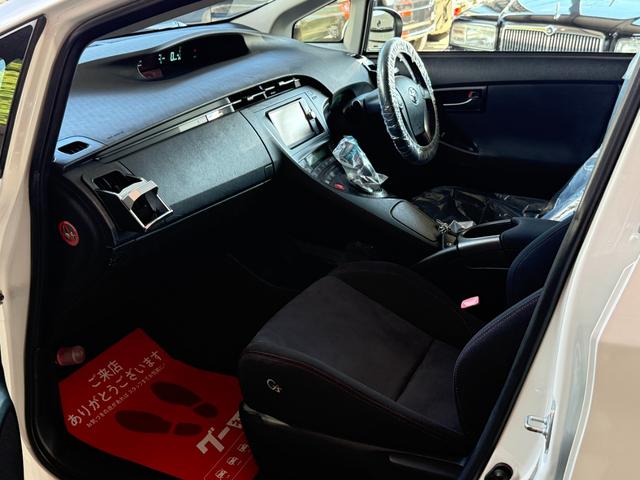 プリウス Ｓツーリングセレクション・Ｇ’ｓ　フルセグＴＶ／ナビ／ＢＬＵＥＴＯＯＴＨ／バックカメラ／ＥＴＣ／純正ＧＳアルミホイール／禁煙車／全国対応／コーティング施工（36枚目）
