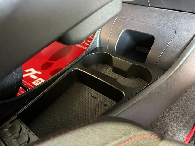 プリウス Ｓツーリングセレクション・Ｇ’ｓ　フルセグＴＶ／ナビ／ＢＬＵＥＴＯＯＴＨ／バックカメラ／ＥＴＣ／純正ＧＳアルミホイール／禁煙車／全国対応／コーティング施工（53枚目）