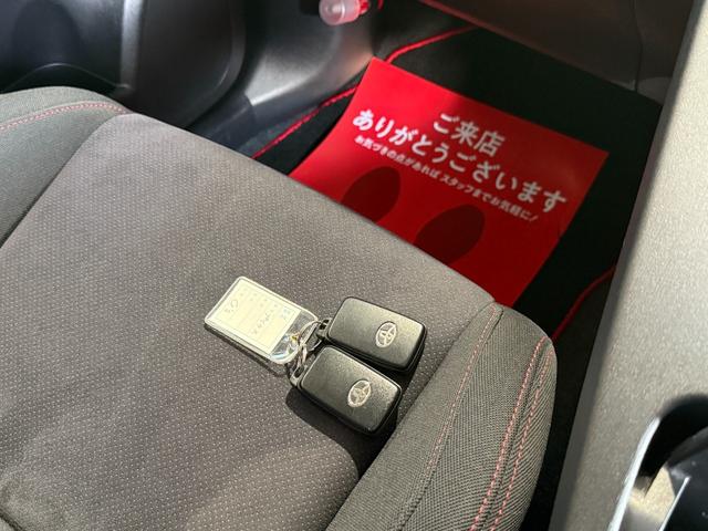 プリウス Ｓツーリングセレクション・Ｇ’ｓ　フルセグＴＶ／ナビ／ＢＬＵＥＴＯＯＴＨ／バックカメラ／ＥＴＣ／純正ＧＳアルミホイール／禁煙車／全国対応／コーティング施工（55枚目）