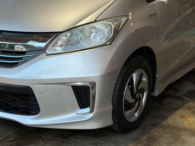 フリードハイブリッド ハイブリッド　プレミアムエディション　両側電動スライドドア／純正ナビ／ＣＤ／ＤＶＤ／ＢＬＵＥＴＯＯＴＨ／バックカメラ／後席フリップダウンモニター／ＥＴＣ／コーティング施工／禁煙車（5枚目）