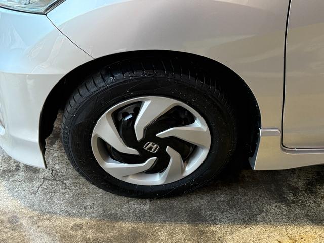 フリードハイブリッド ハイブリッド　プレミアムエディション　両側電動スライドドア／純正ナビ／ＣＤ／ＤＶＤ／ＢＬＵＥＴＯＯＴＨ／バックカメラ／後席フリップダウンモニター／ＥＴＣ／コーティング施工／禁煙車（8枚目）